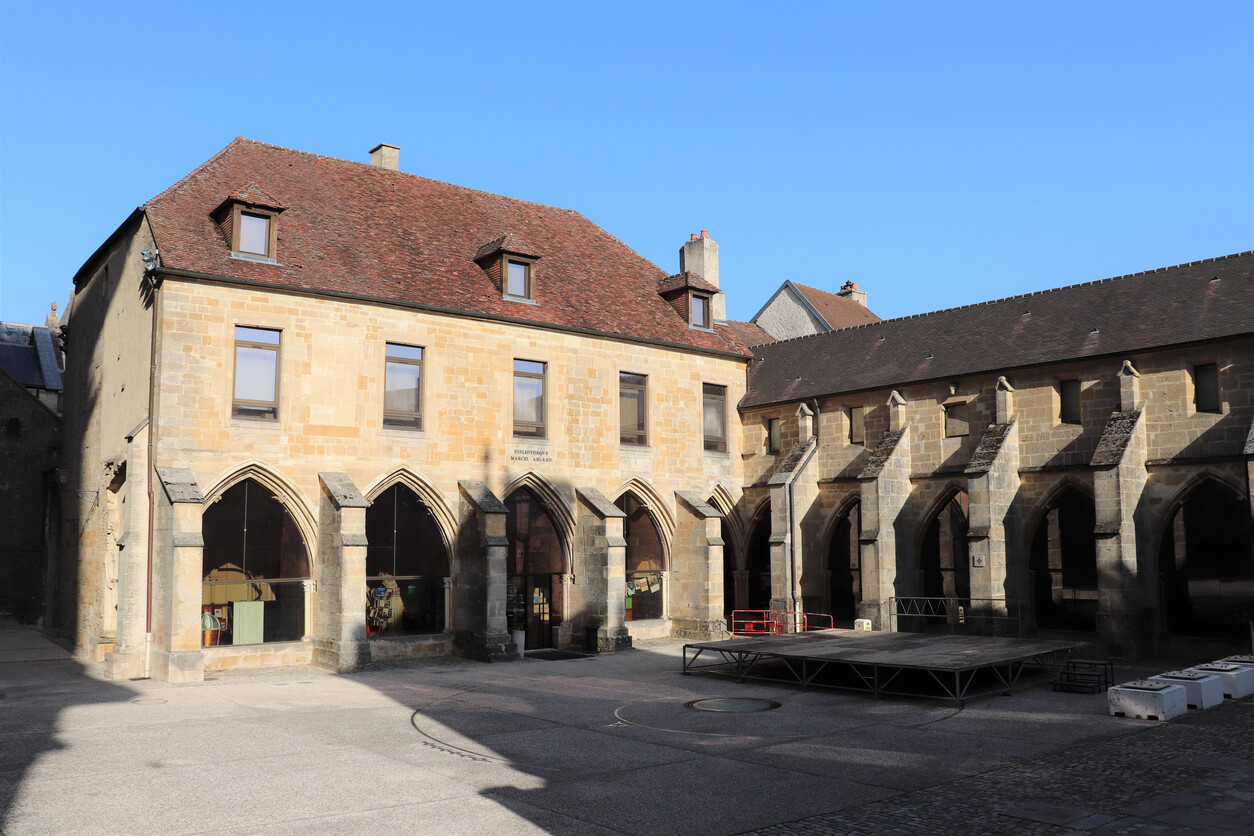 Langres : Langres :