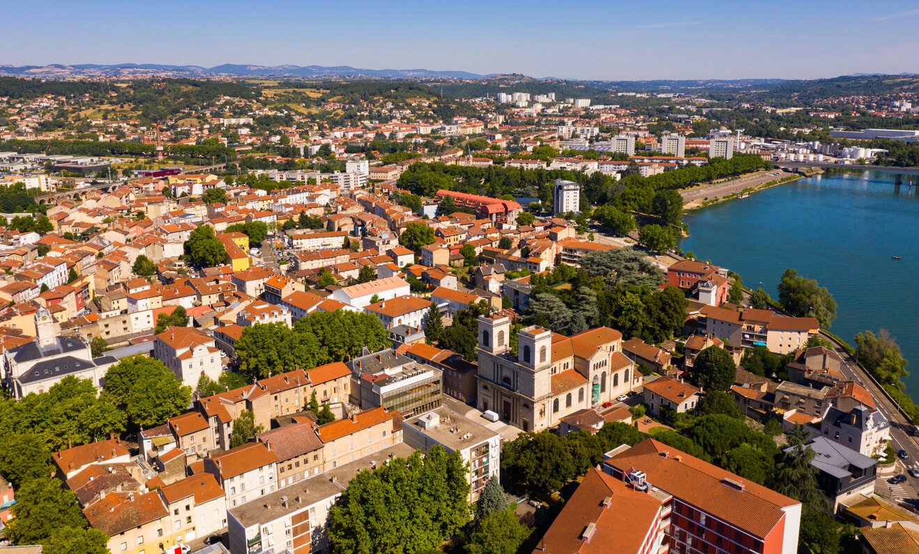 Lyonnais (rond Lyon): La ville de Givors, dans l'aire métropolitaine de Lyon Lyonnais (rond Lyon): La ville de Givors, dans l'aire métropolitaine de Lyon