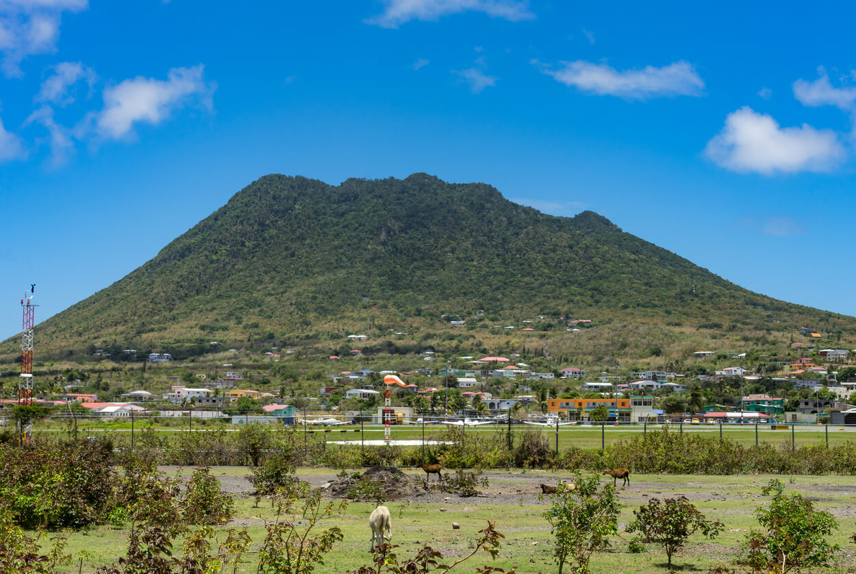 St. Eustatius (Statia) : Le volcan Quill à St-Eustache St. Eustatius (Statia) : Le volcan Quill à St-Eustache